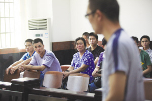 女大學(xué)生為逃傳銷窩墜樓受傷昏迷10月至今未醒